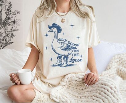 Silly Goose On The Loose, Goose shirt, Funny Cowgirl Shirt, 90s Aesthetic Shirt, Funny Graphic Tee, Funny Western Tee.