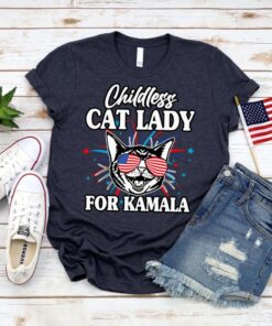 Childless Cat Lady for Kamala Harris 2024 T-Shirt