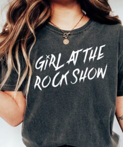 Blink 182 Rock Shirt, Girl at the Rock Show Shirt, Vintage Blink 182 Tshirt, Blink 182 Concert Graphic Shirt, Punk Rock Tee