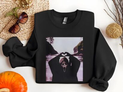 Vintage 90s Halloween Ghostface Heart Hands T-Shirt, Scary Movies Shirt, Funny Ghost Face Tee, Horror K*ller Characters Club Retro Shirt