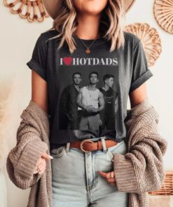 I Love Hot Dads Jonas Brothers T-Shirt: Funny Unisex Softstyle Tee