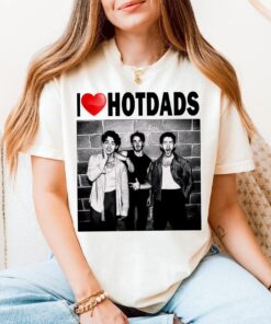 I love hot dad T-Shirt : unisex adult tee