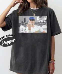 Kiké Hernandez Funny Middle Finger Vintage Shirt, Los Angeles Baseball Champions 2025 Retro T-Shirt, Game Day Shirt, For Her