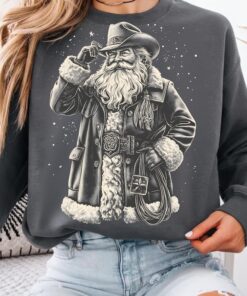 Vintage Cowboy Santa Shirt, Retro Christmas Shirt, Realistic Santa Art Shirt, Classic Holiday Illustration, Festive Christmas Shirt