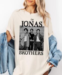 Jonas Brothers 20th Anniversary Shirt, Jonas Retro 90s T-Shirt, Living The Dream Tour 2025 Fan Tee, I Love Hot Dads Shirt, Jones Concert Top