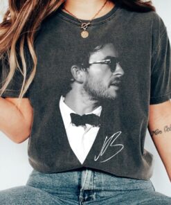 Retro Jonathan Bailey Tvshow T-Shirt, Sexiest Man Alive Wicked Tee, Jonathan Bailey Shirt, Lord Anthony, John Prince Sweatshirt