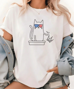 Cat No Kings in America Funny Political Cat T-Shirt, Anti Trump Shirt
