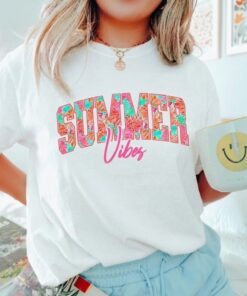 Floral Summer Vibes T-Shirt Retro Sunshine Flower Graphic Tee Aesthetic Sun Gift